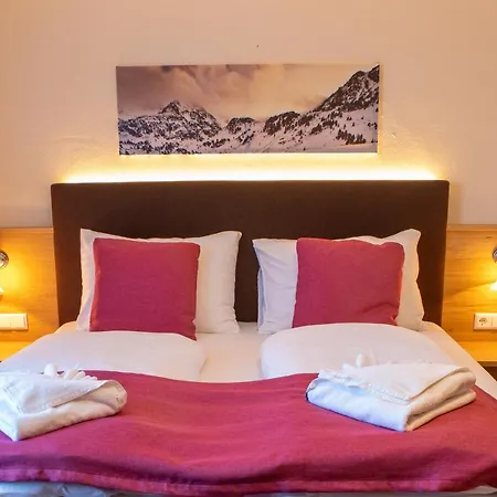 Fruehstueckspension Wulfenia Da Livio Passo Pramollo